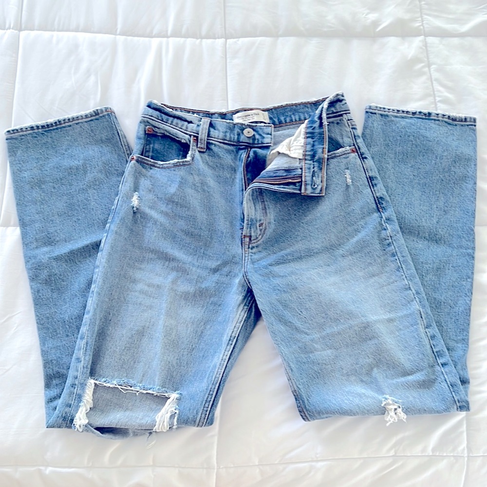 Abercrombie & Fitch 90’s Straight Ultra High Rise size 27w/ 4